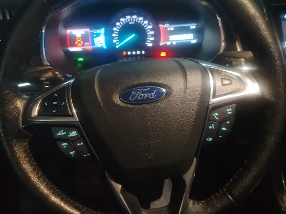 Фото 15 - Ford Edge
