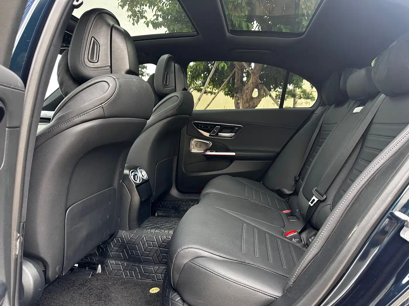 Mercedes-Benz C-Class 2025 Facelift C 260 L Night Sport Edition фото 11