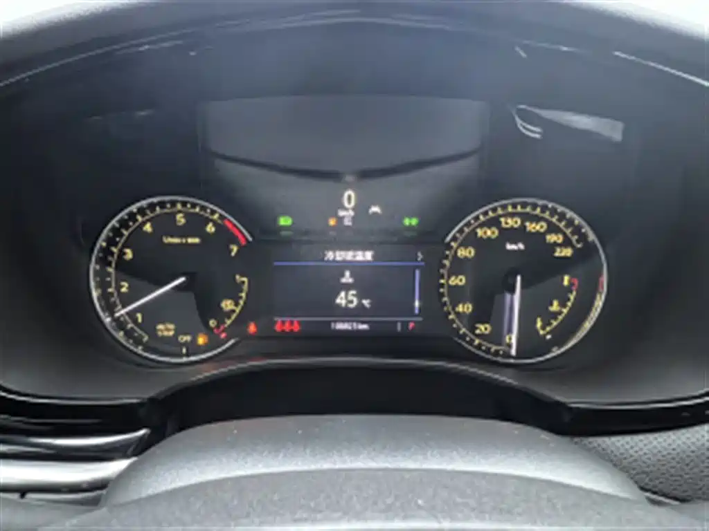 Photo 8 - Cadillac XT6