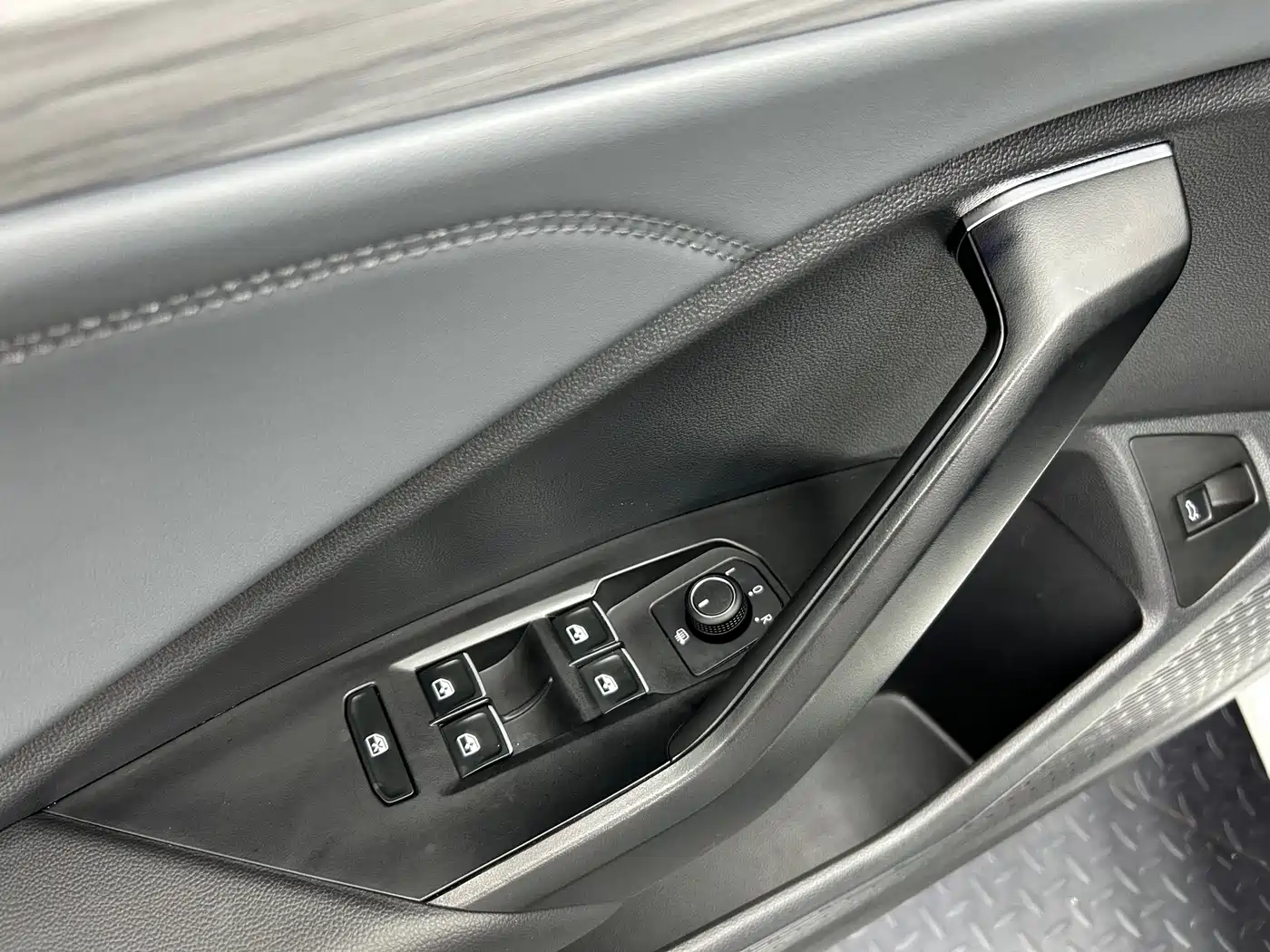 Volkswagen Sagitar 2022 280TSI DSG Surpassing Edition фото 10