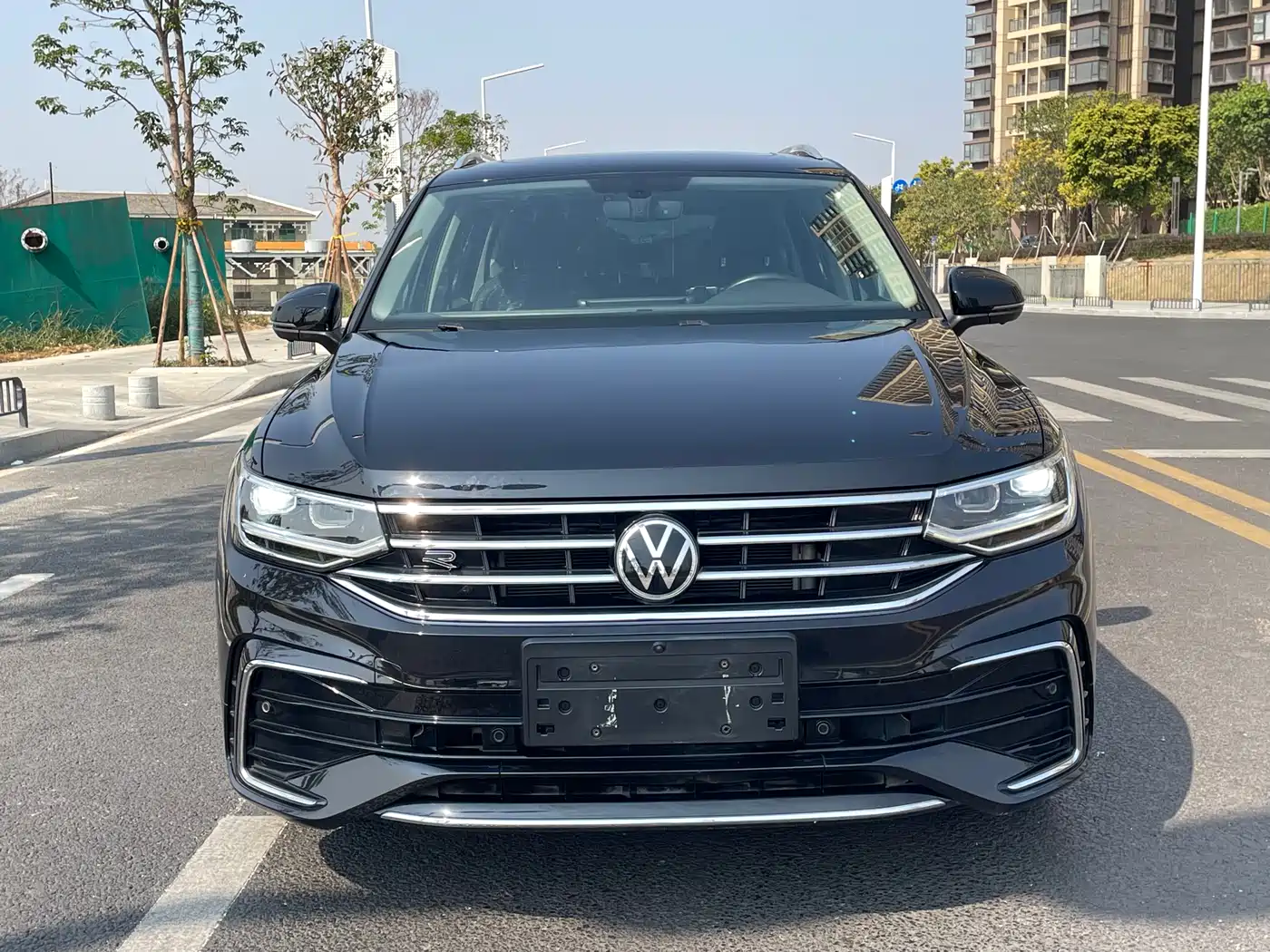 Volkswagen Tiguan L 2022 330TSI Auto 2WD R-Line Premium Edition фото 2