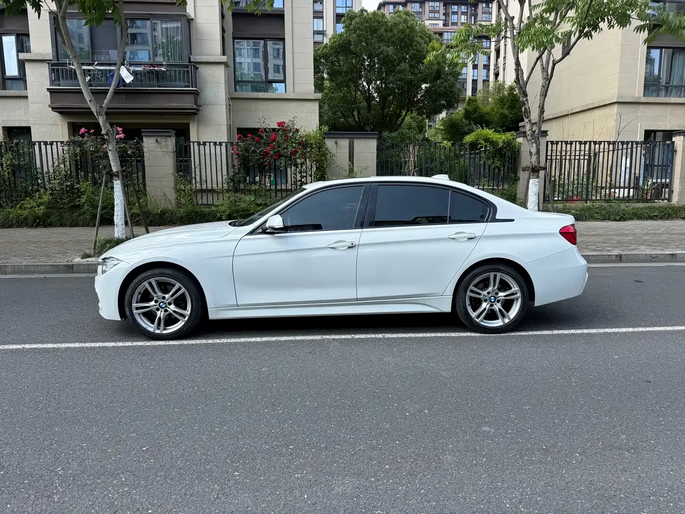 BMW 3 Series 2018 320Li Leading M Sport Package фото 4