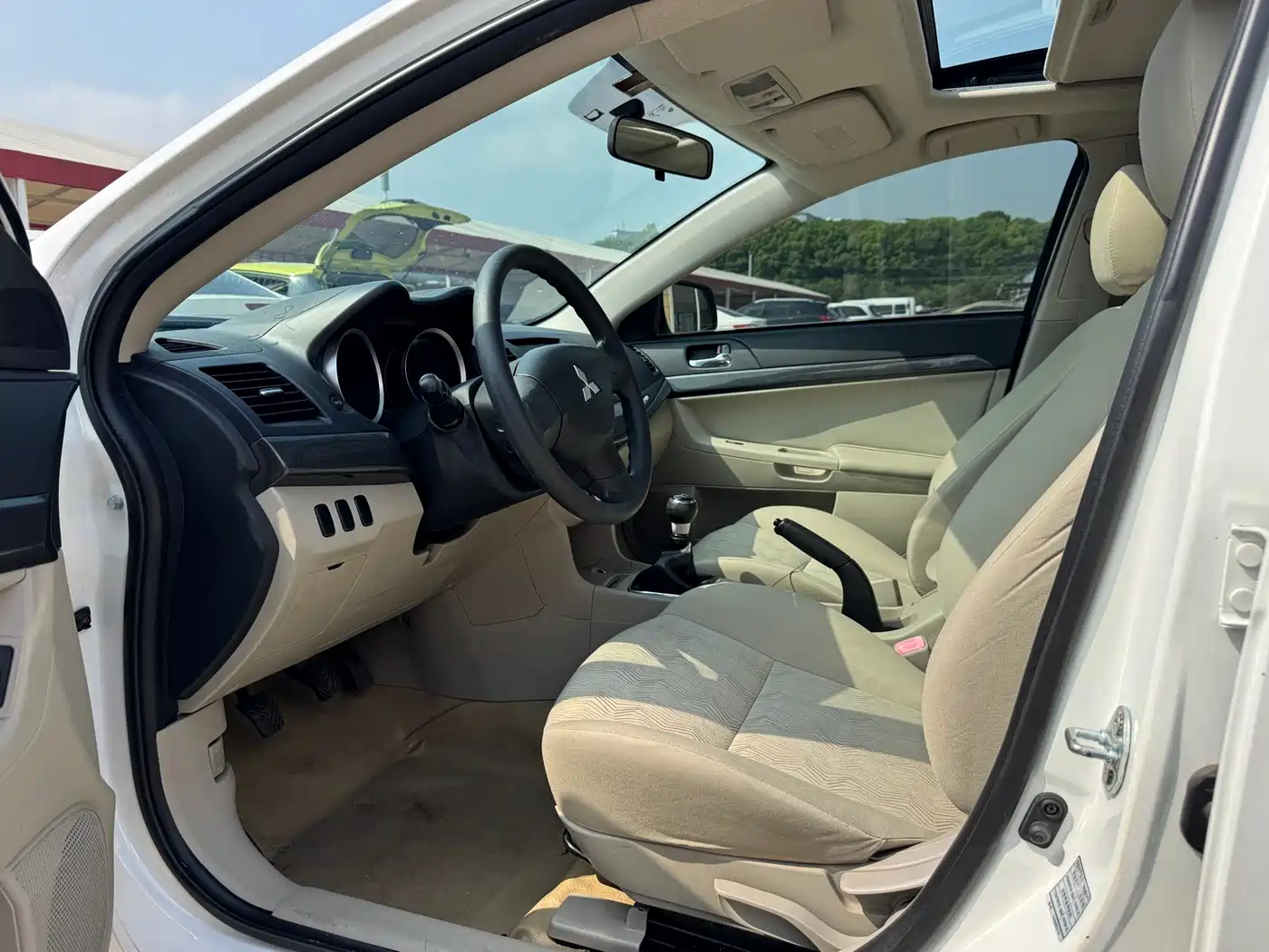 Mitsubishi Lancer EX 2013 ZhiShang Edition 1.8L Manual Luxury фото 3