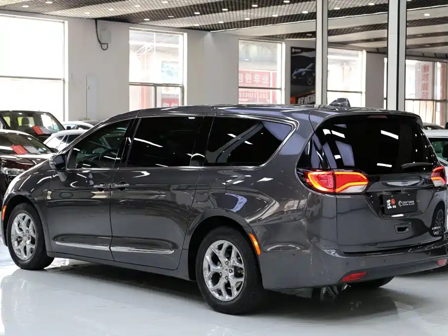 Chrysler Grand Voyager (Import) 2019 2017 3.6L Premium Edition