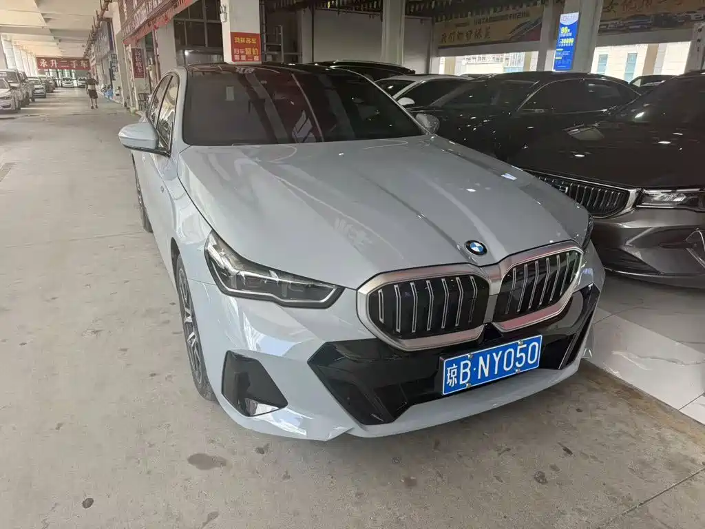 BMW 5 Series (Import) 2024 530i Leading Model M Sport Package