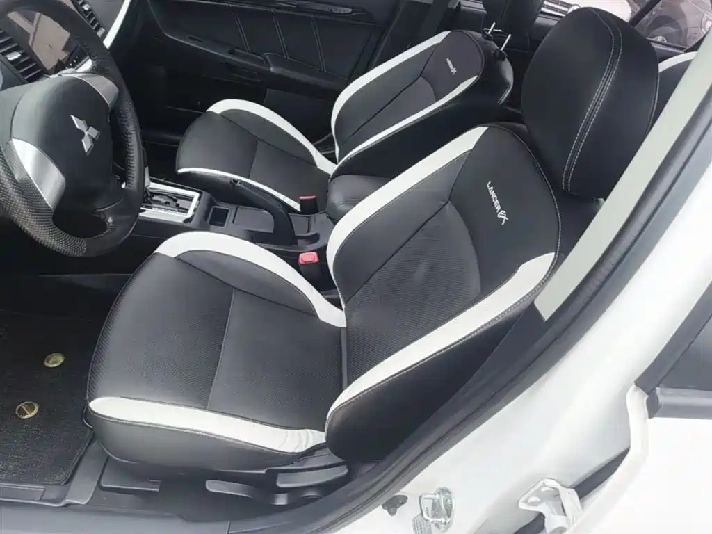 Mitsubishi Lancer EX 2016 1.8L CVT Black & White Replica фото 15