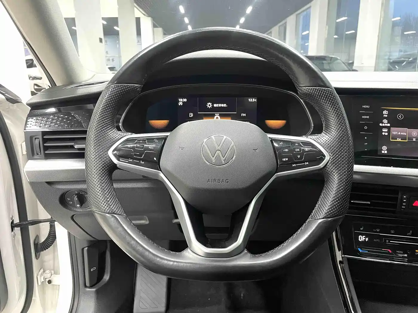 Volkswagen Passat 2023 Facelift 280TSI Business Edition фото 8