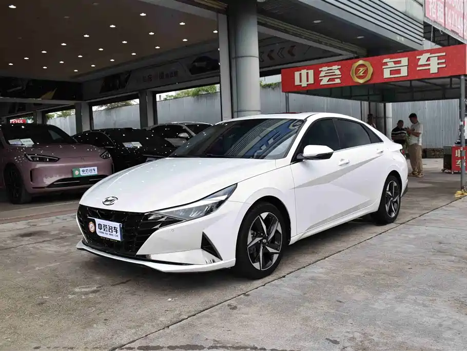 Hyundai Elantra 2021 1.5L CVT LUX Premium Edition