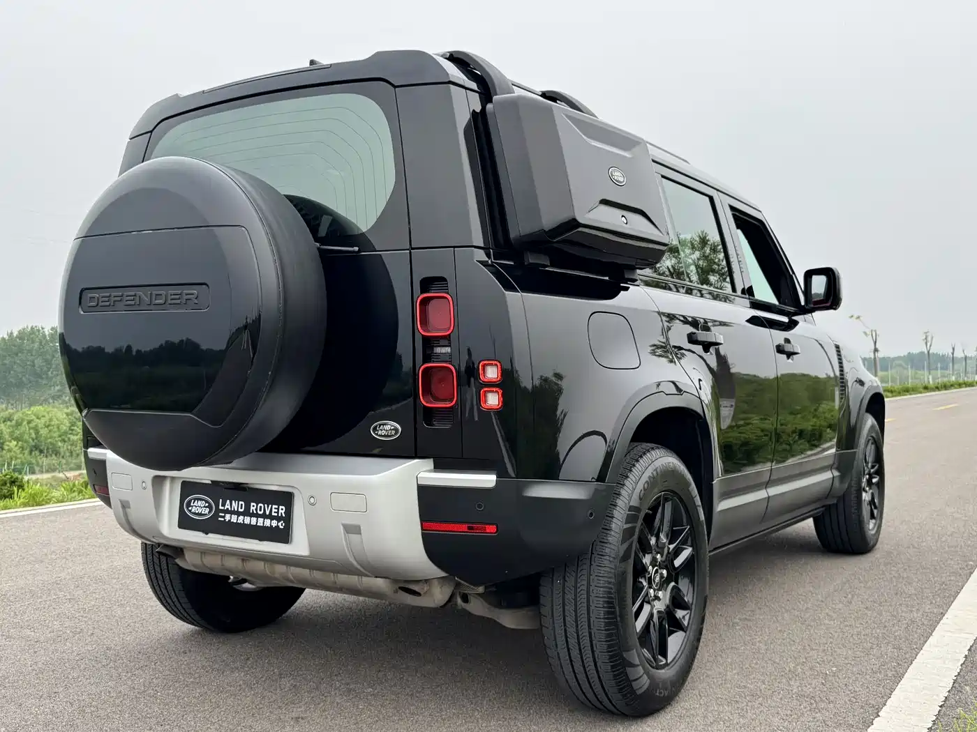 Land Rover Defender 2020 Model 110 P400 SE фото 4