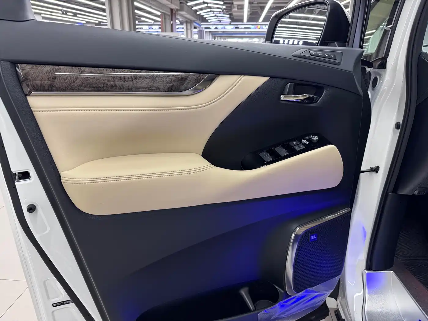Toyota Alphard 2023 Dual Hybrid 2.5L Ultimate Gold Edition фото 5