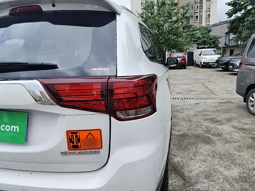 Mitsubishi Outlander 2019 2.4L 4WD Deluxe Edition 7-Seater China VI фото 8