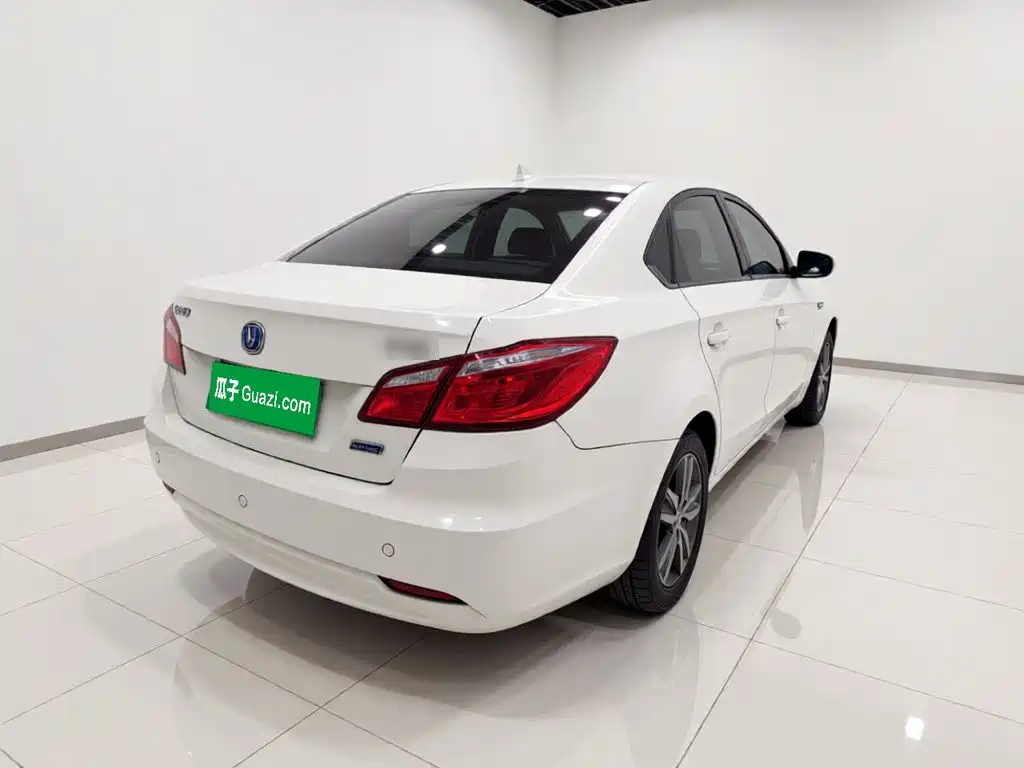 Фото 6 - Changan Eado