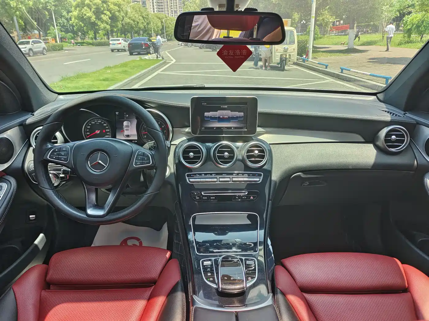 Mercedes-Benz GLC Coupe 2018 GLC 200 4MATIC Coupe SUV фото 11