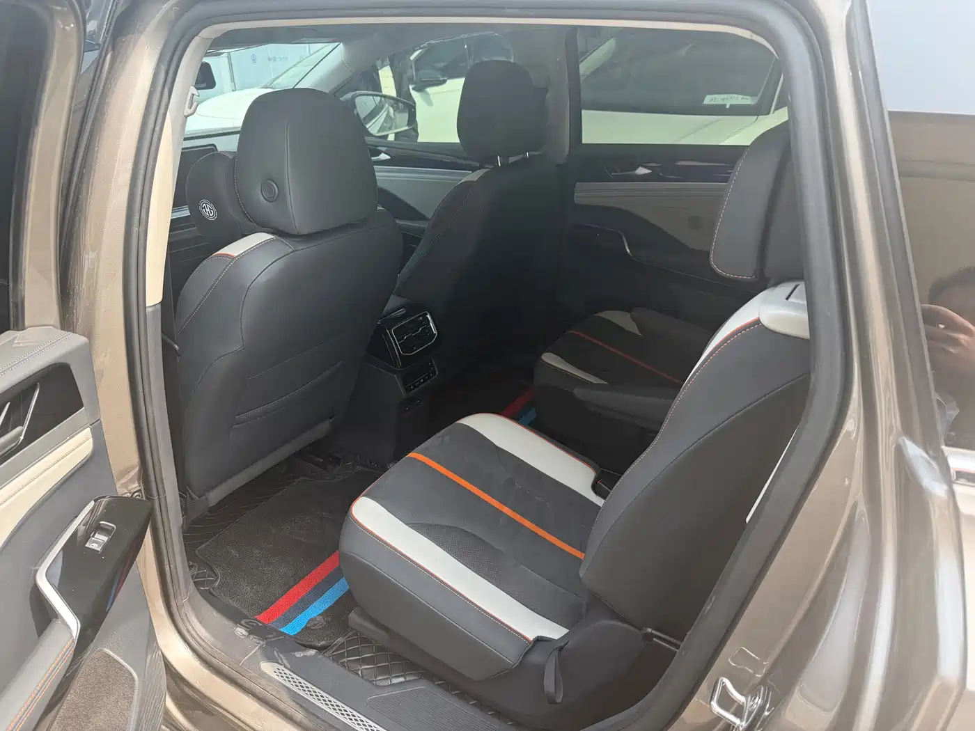 VOLKSWAGEN ID.6 CROZZ