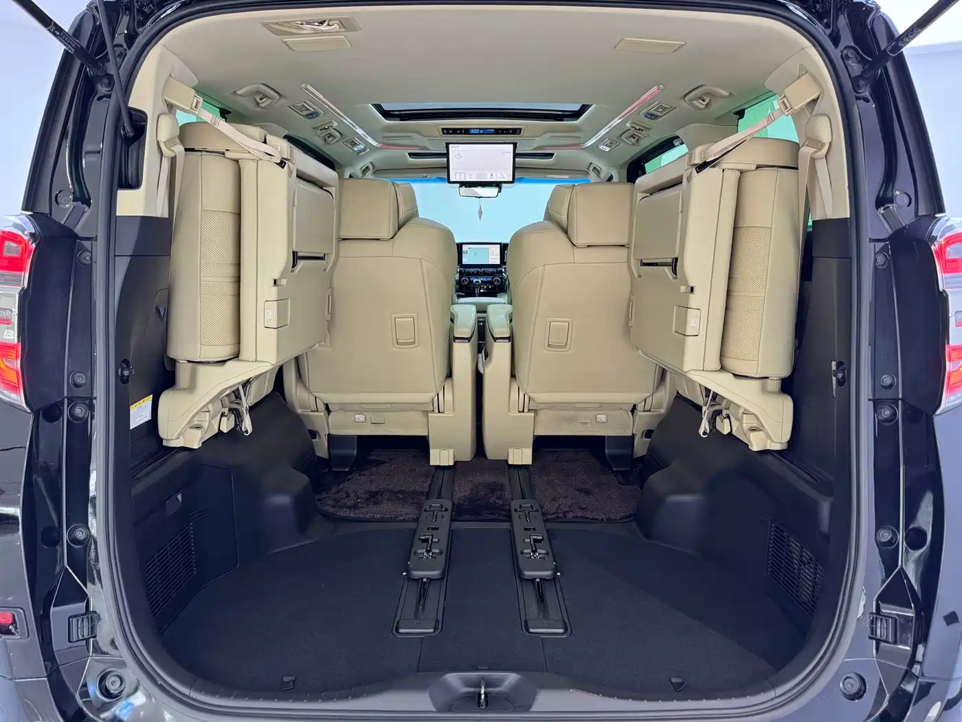 Toyota Vellfire 2021 Crown Hybrid 2.5L HV Premium Edition фото 10