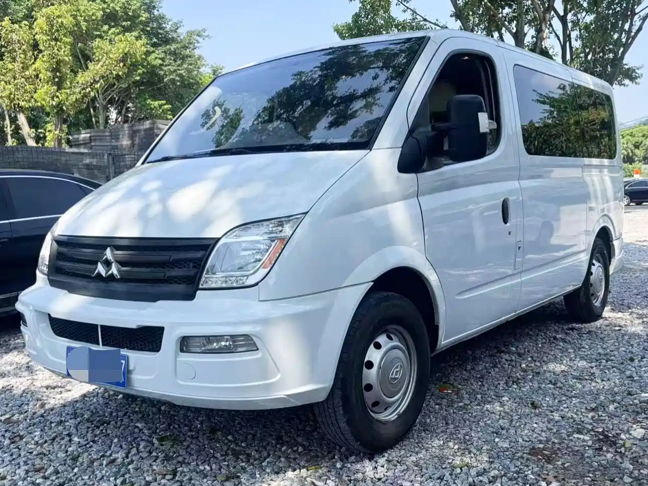 SAIC Maxus Xintu V80 2023 2.0T PLUS Manual Urban Edition Short Wheelbase Ultra-low Roof 7/8/9-seater