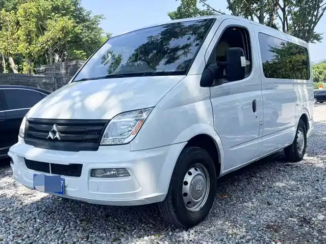  SAIC Maxus Xintu V80 2023 2.0T PLUS Manual Urban Edition Short Wheelbase Ultra-low Roof 7/8/9-seater