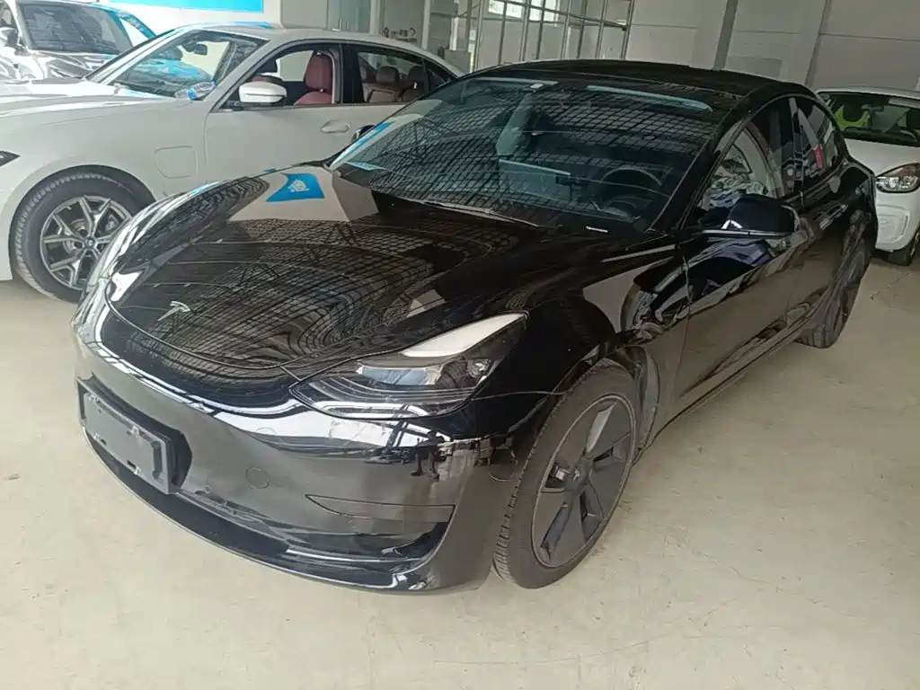 Фото 2 - Tesla Model 3