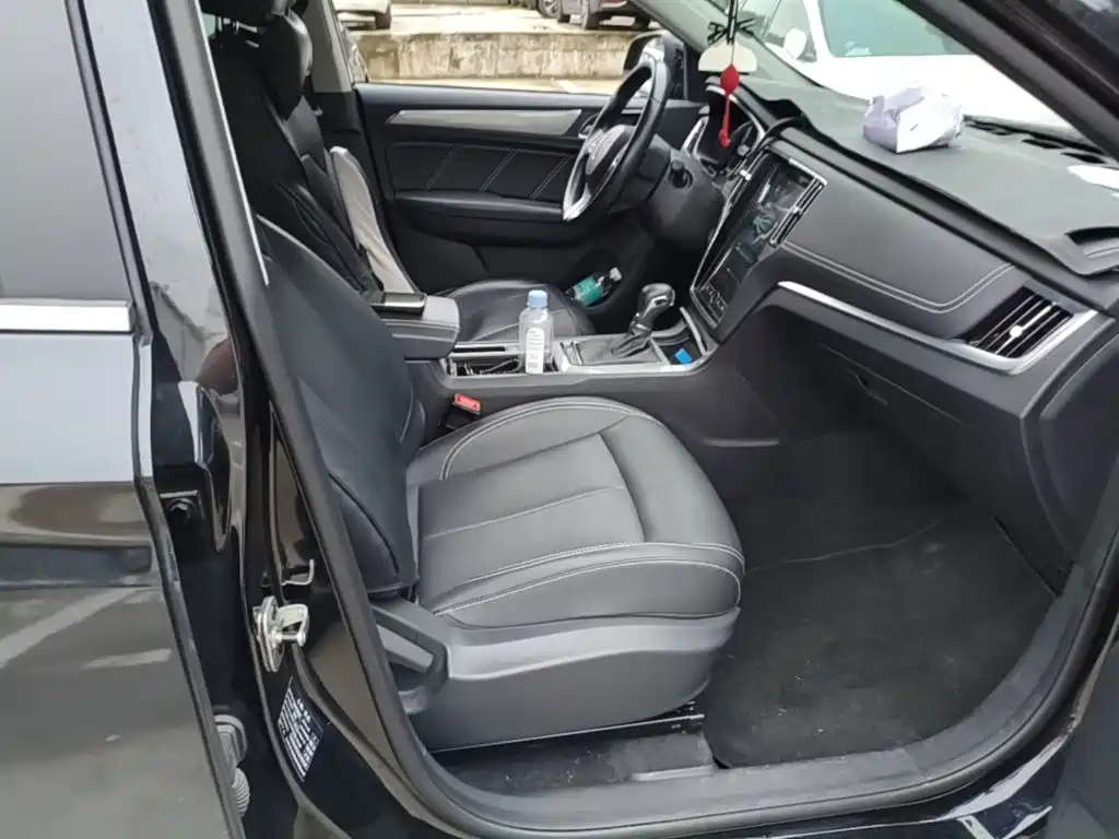 Фото 25 - Roewe RX5