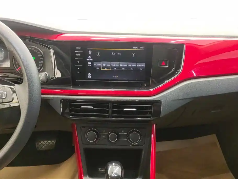 VOLKSWAGEN POLO