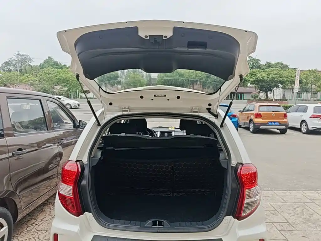 Changan CX20 2015 2014 1.4L Manual Sunroof Navigation Edition China V