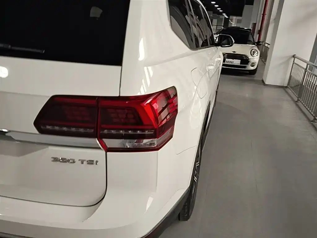 Volkswagen Teramont 2020 380TSI 4WD Luxury Edition China VI фото 8