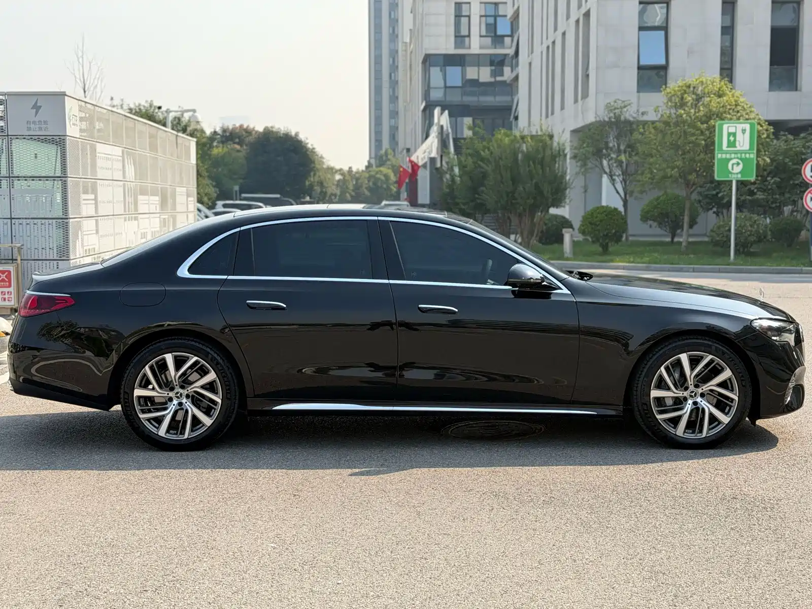 Фото 7 - Mercedes-Benz E-Class