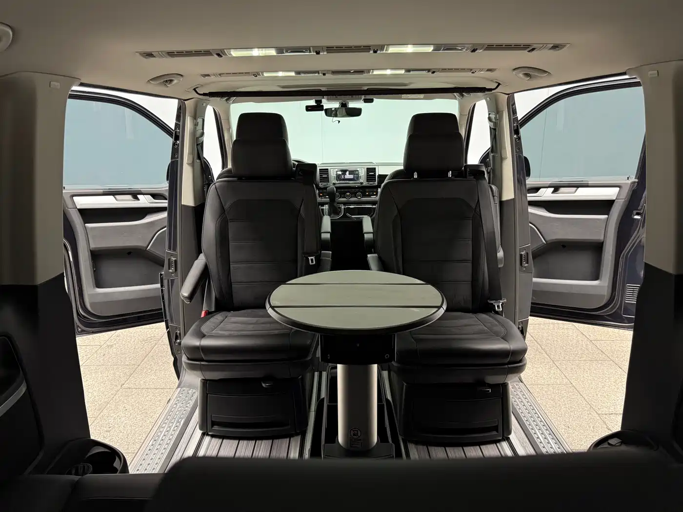 Volkswagen Multivan 2017 2.0TSI AWD Premium Edition 7-Seater фото 16