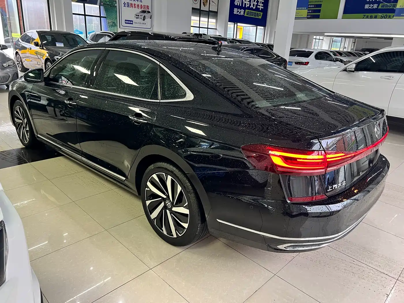 Volkswagen Passat 2022 330TSI Starlight Luxury Edition фото 9