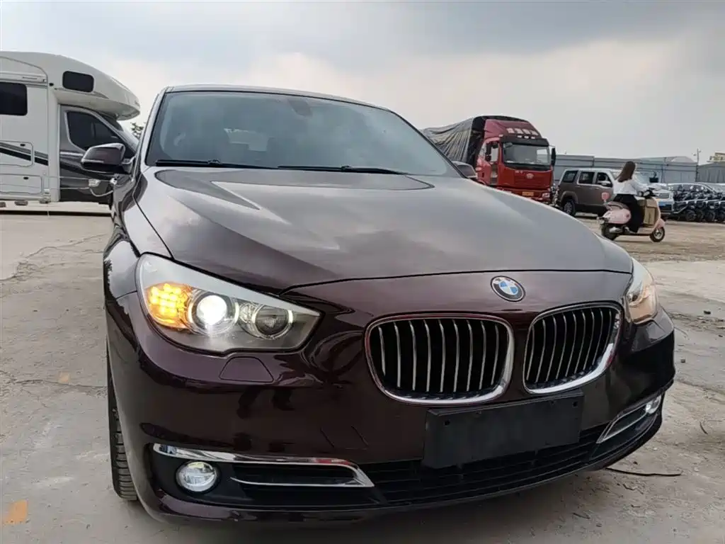 BMW 5 Series GT 2014 528i Luxury фото 3