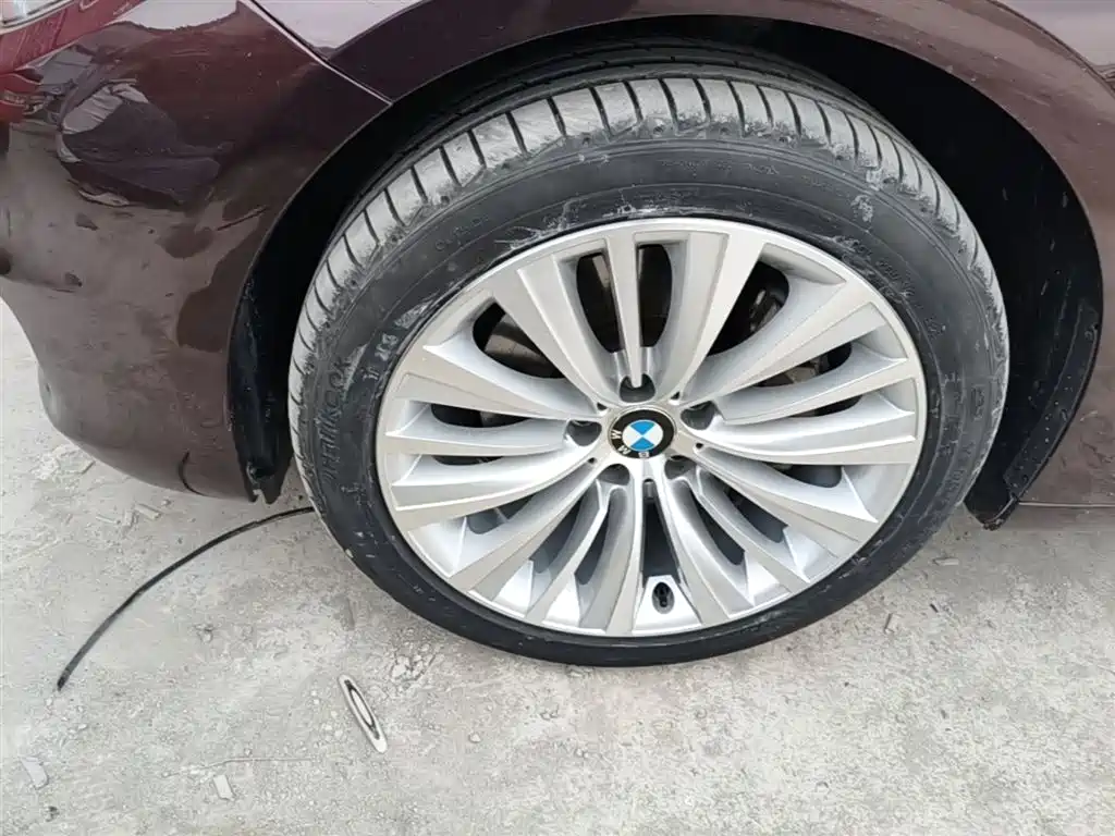 BMW 5 Series GT 2014 528i Luxury фото 23