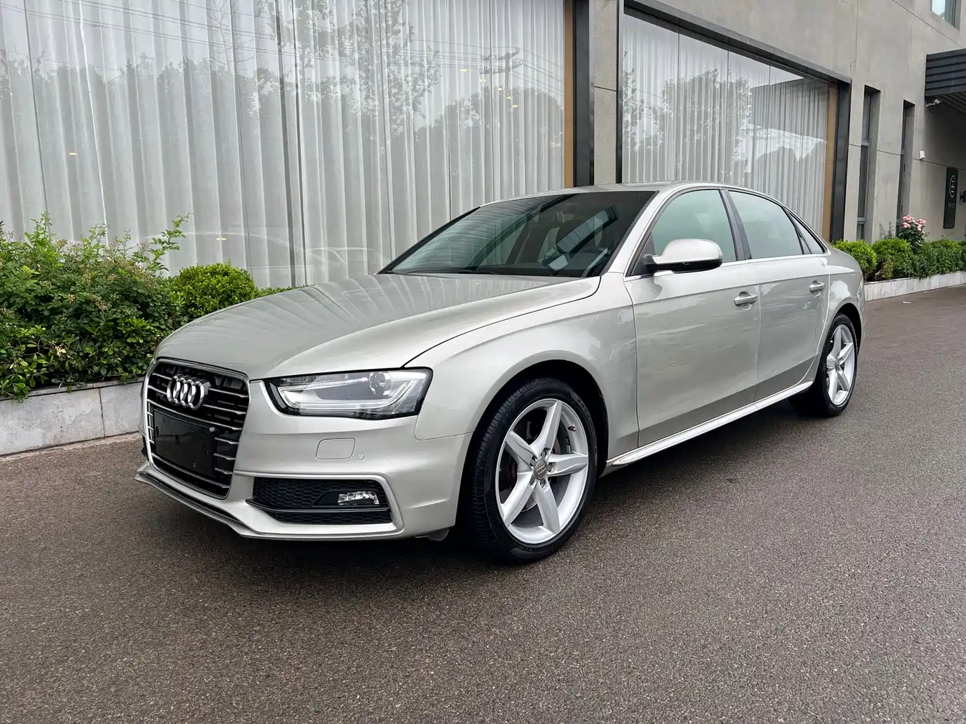 Фото 1 - Audi A4L