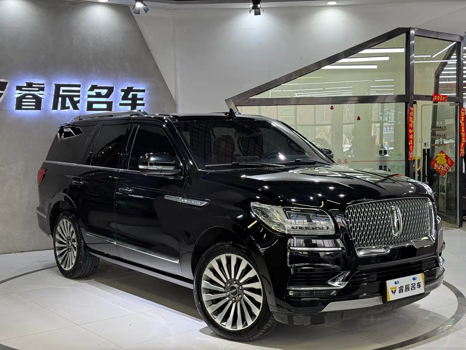 Фото 1 - Lincoln Navigator