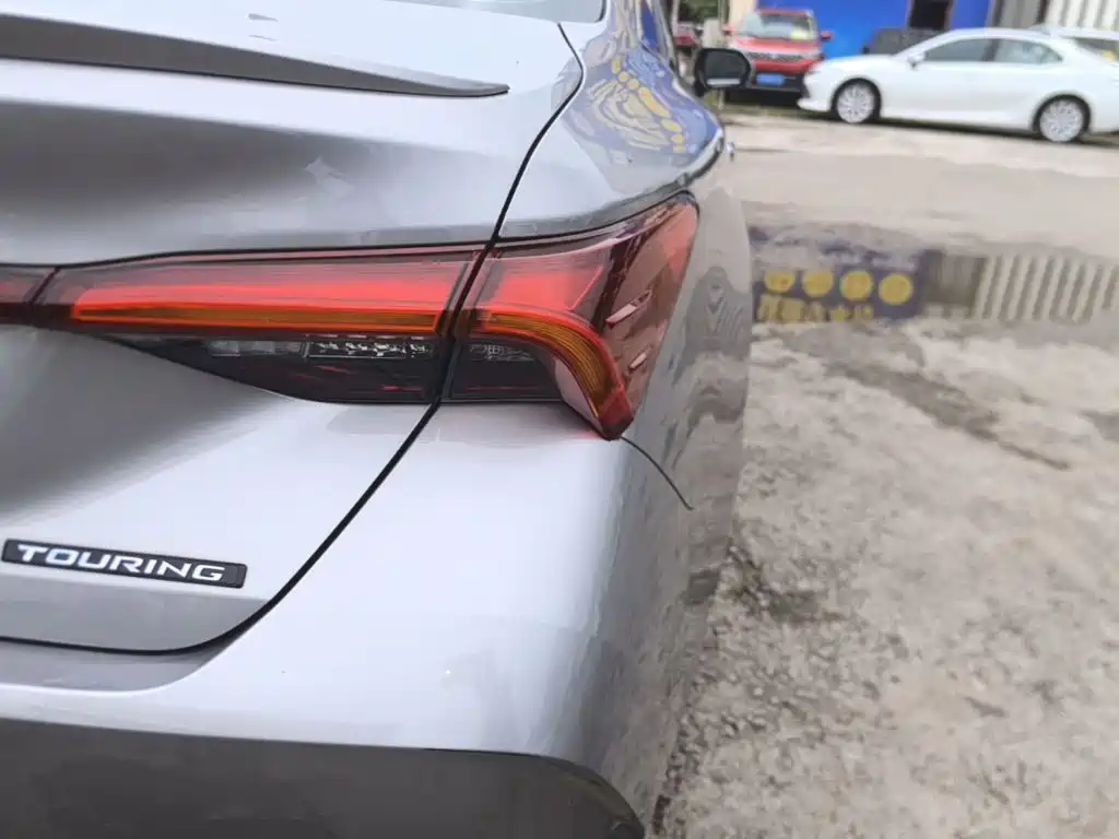 Фото 8 - Toyota Avalon