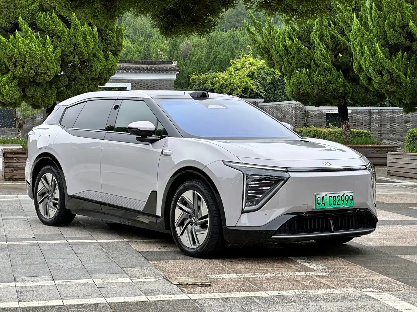 HiPhi Y 2023 2023 810km Long Range Edition