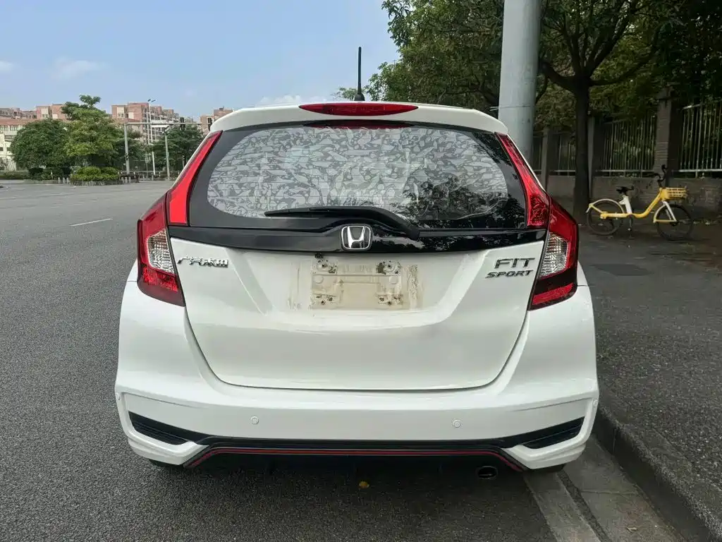 Фото 9 - Honda Fit