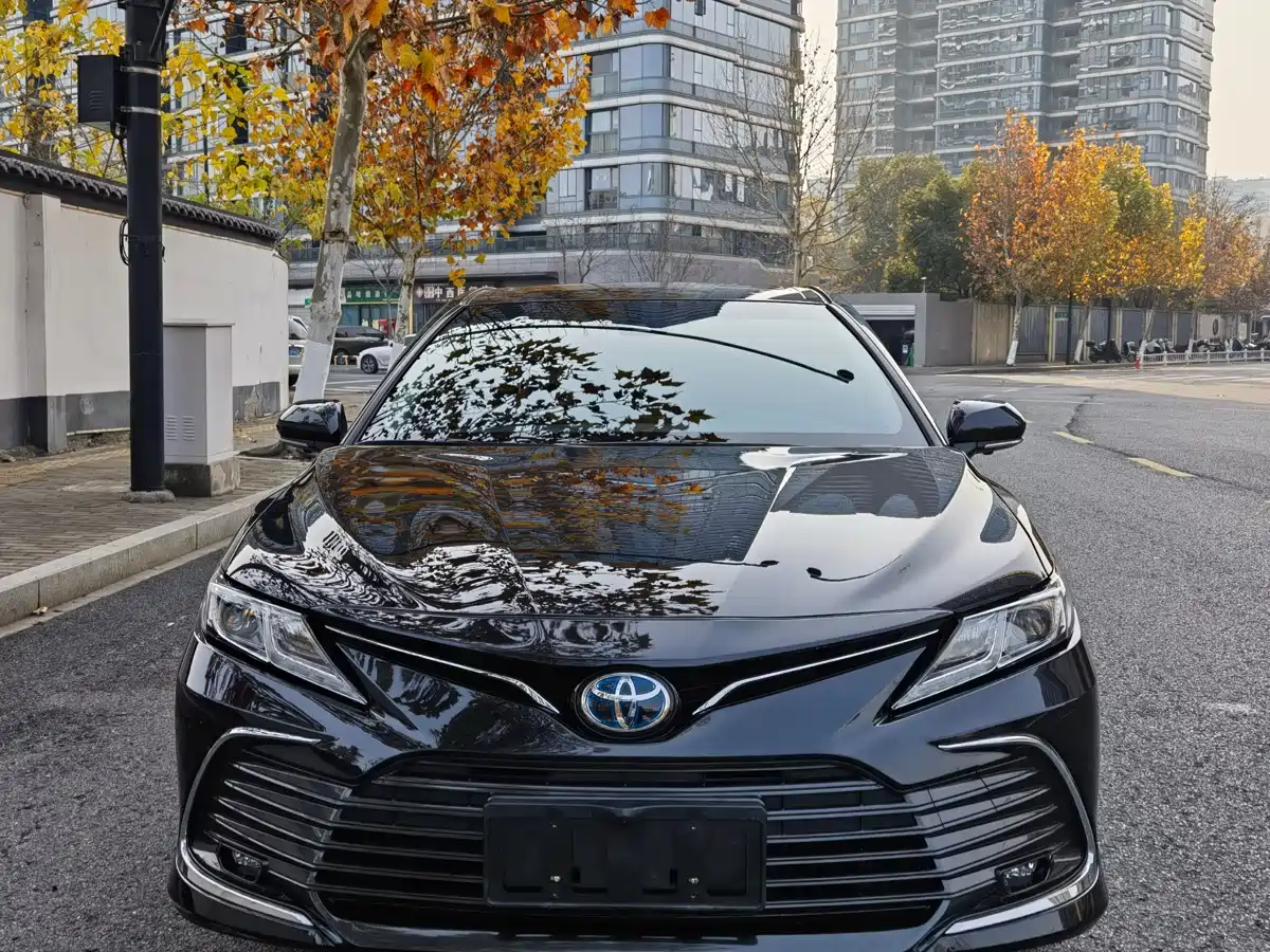 Toyota Camry 2023 Hybrid 2.5HGVP Leading Edition фото 4