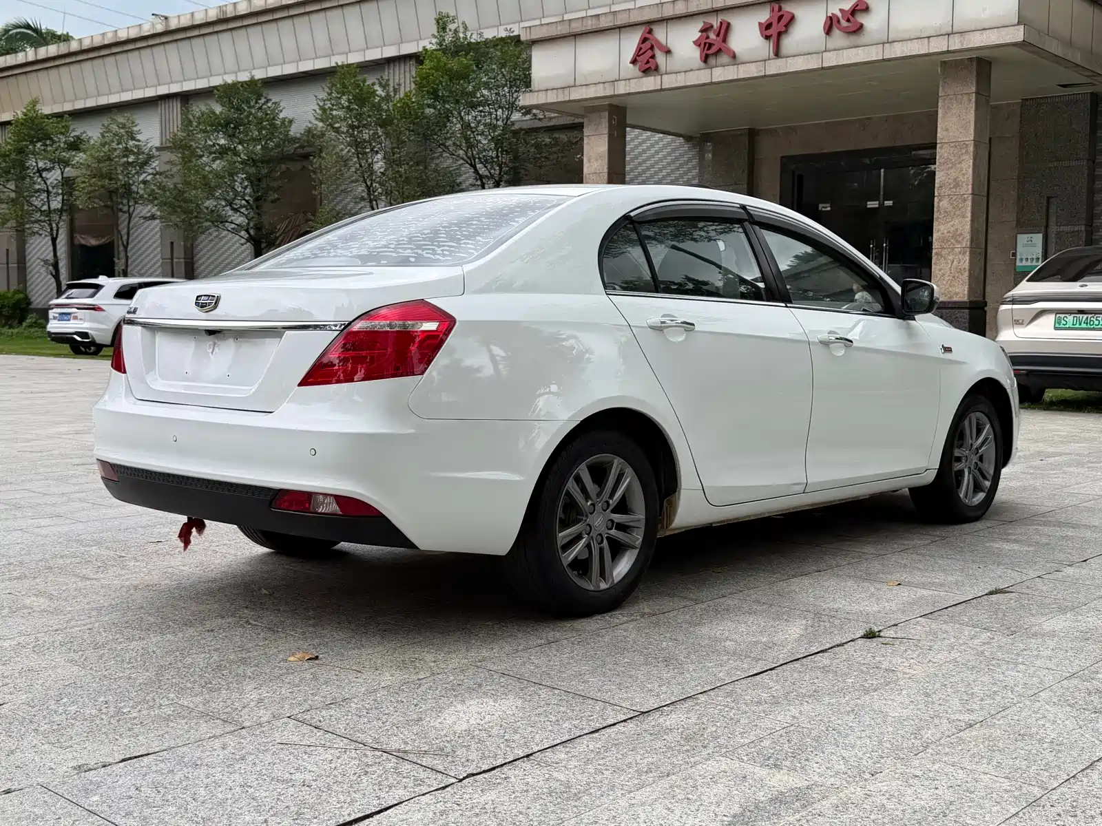 Фото 16 - Geely Emgrand