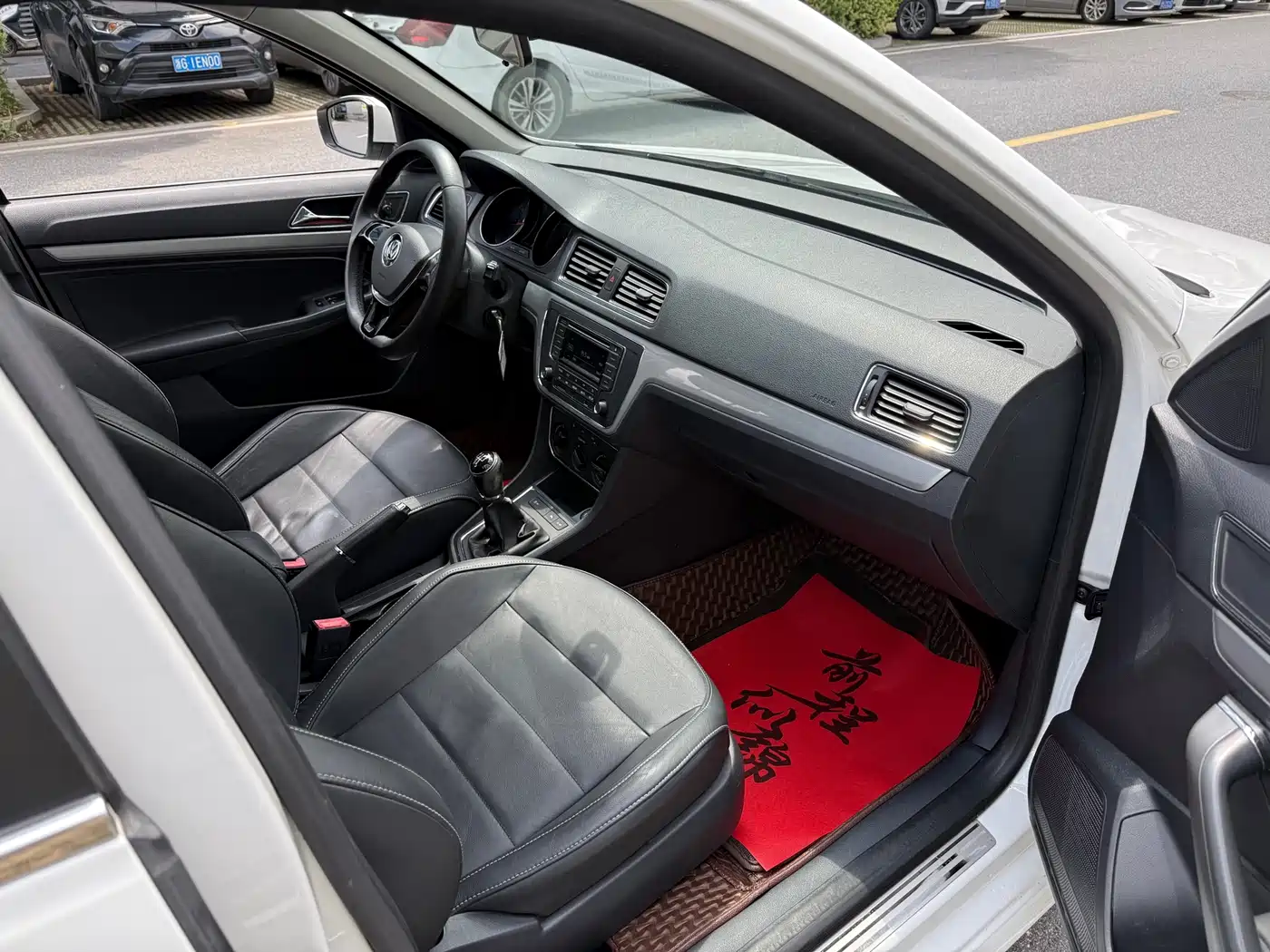 Volkswagen Lavida Tour 2017 230TSI Manual Comfort Edition фото 9