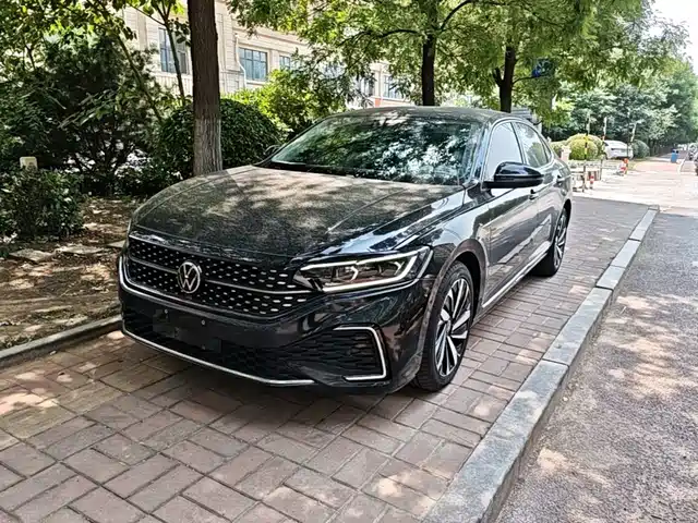 Volkswagen Passat 330TSI, Star Sky Luxury