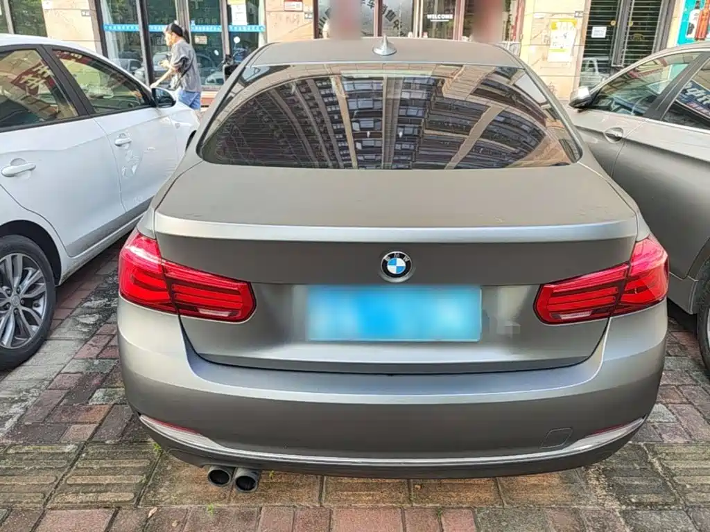 Photo 6 - BMW 3 Series