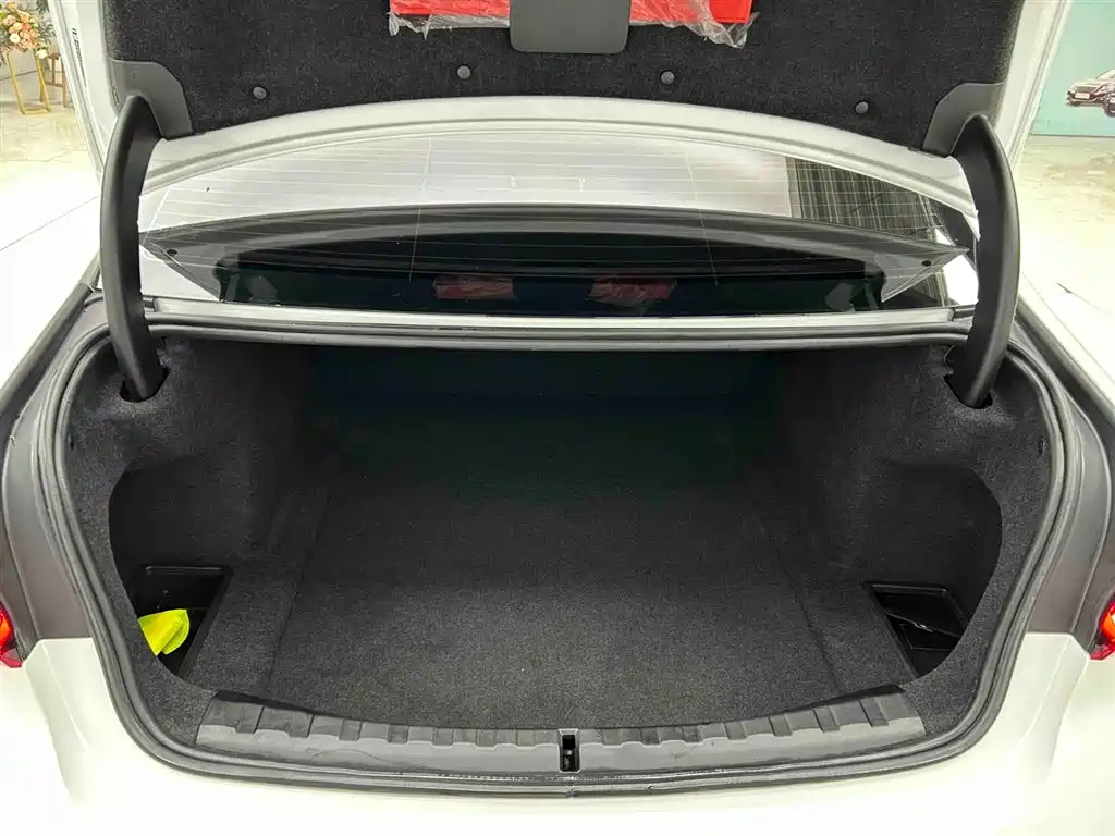 BMW 3 Series 2023 320Li M Sport Package фото 16