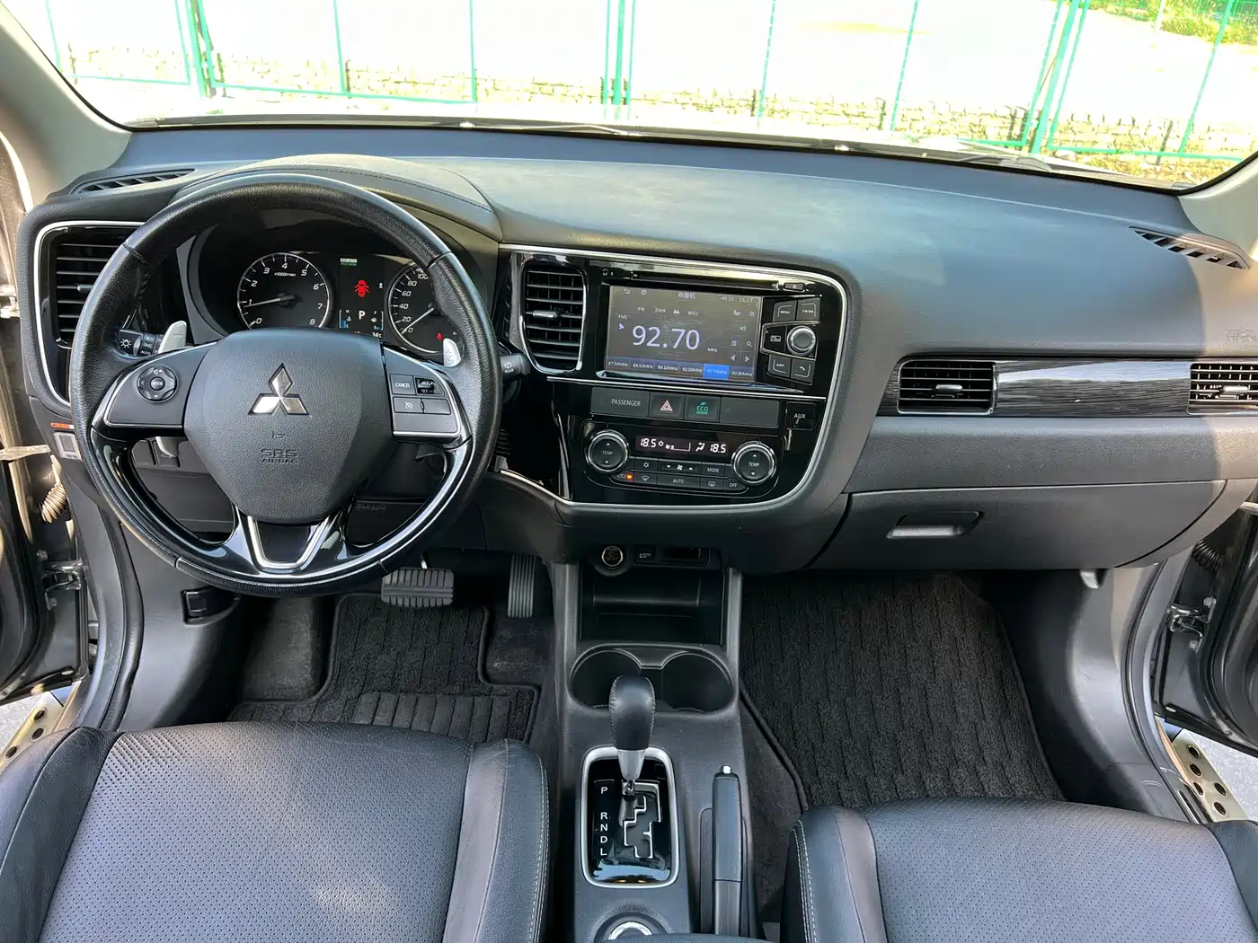 Mitsubishi Outlander (Import) 2016 2.4L 4WD Elite 7-seater фото 11