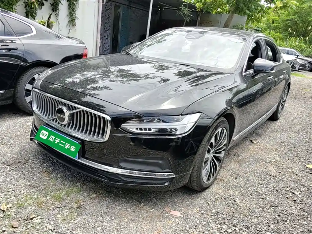 Volvo S90 2024 B5 Momentum Luxury Edition