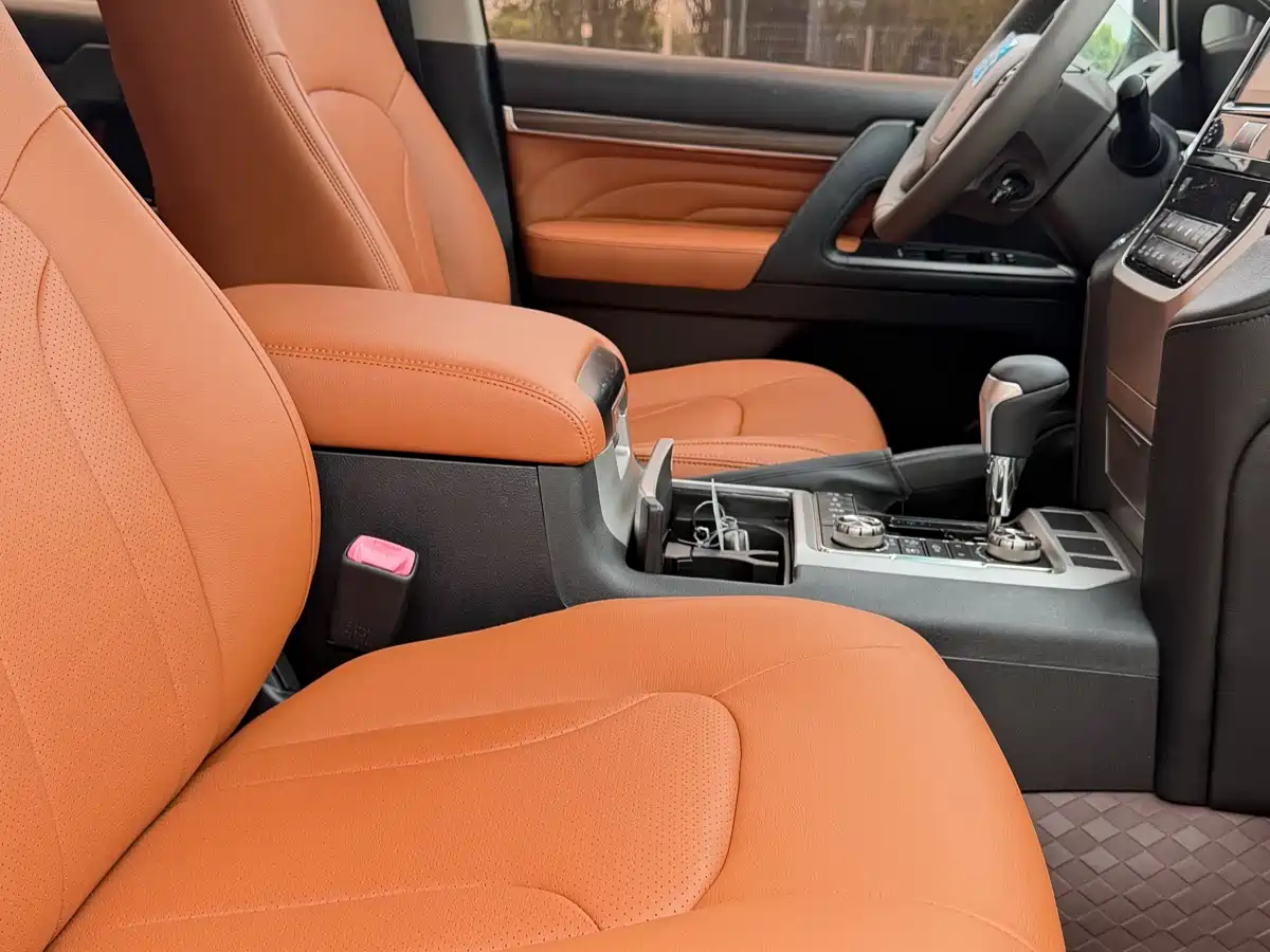 Toyota Land Cruiser (Import) 2015 4.0L V6 Middle East Low Configuration Edition фото 7