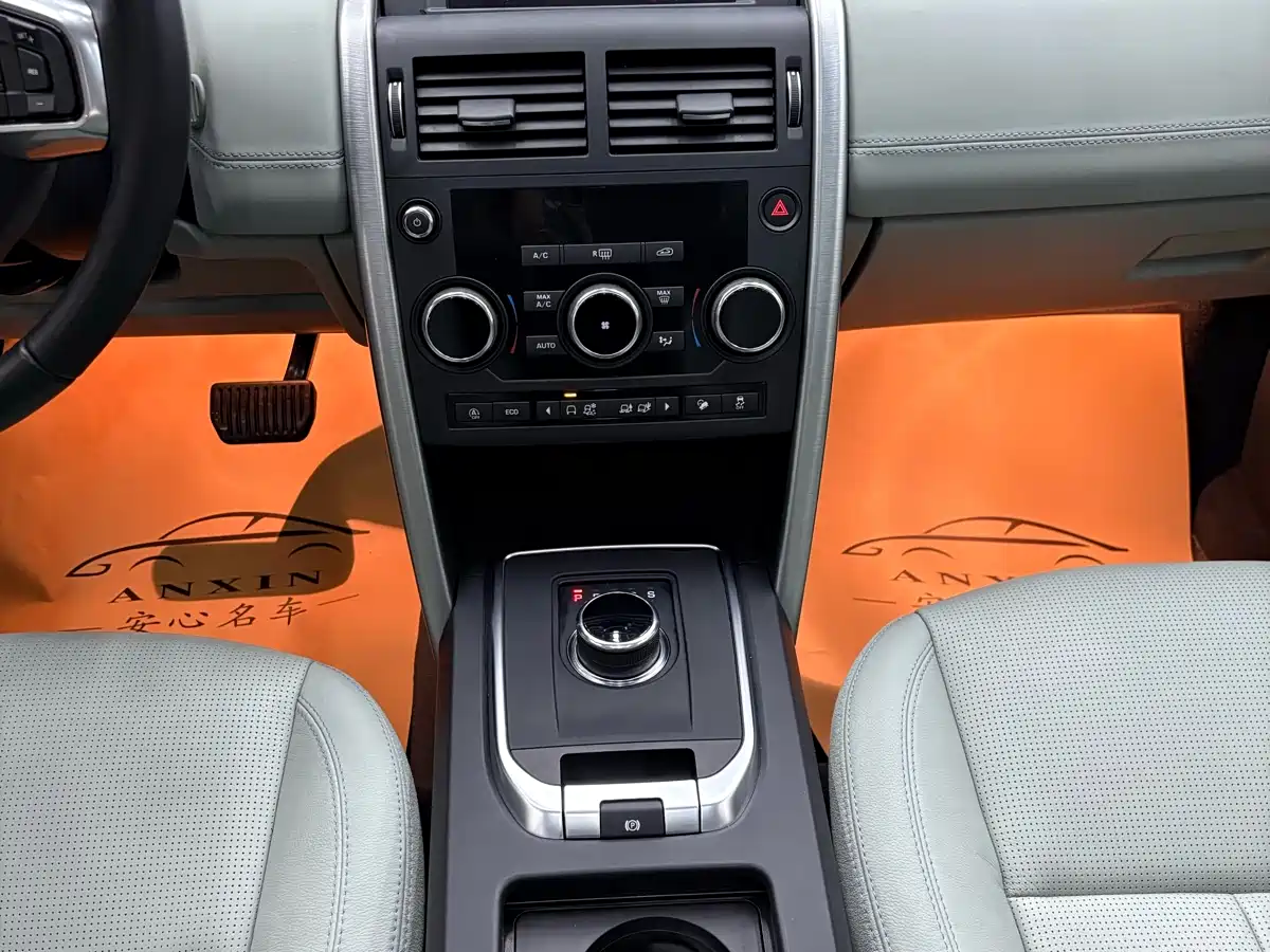 Land Rover Discovery Sport 2018 240PS SE Edition фото 12