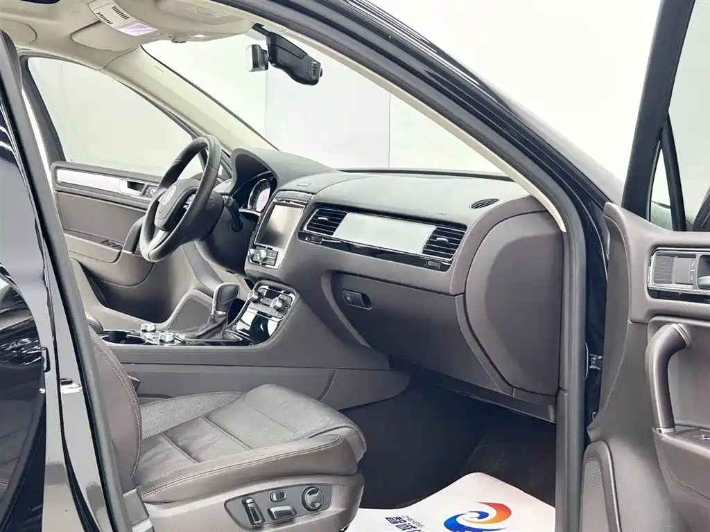 Volkswagen Touareg 2017 3.0TSI Explorer Edition фото 10