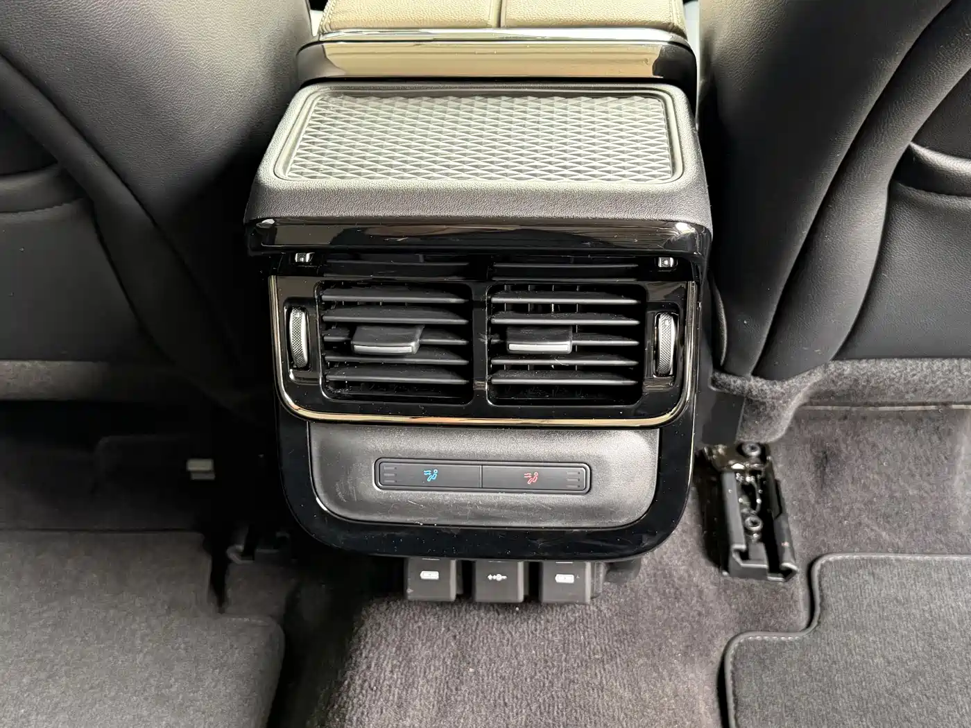 Land Rover Range Rover Evoque 2021 Range Rover Evoque L 249PS R-Dynamic First Edition Launch Edition фото 18
