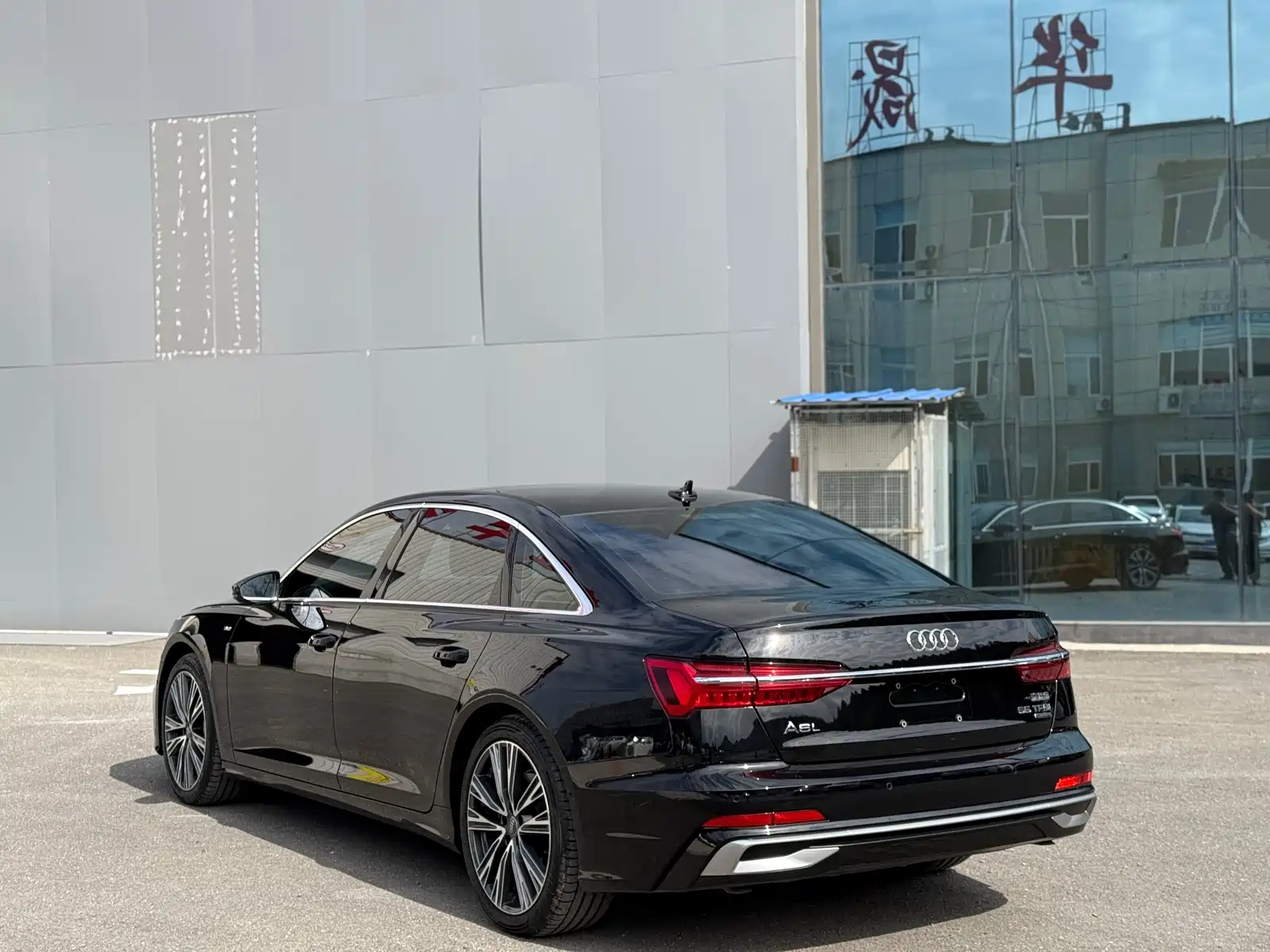 Фото 6 - Audi A6L