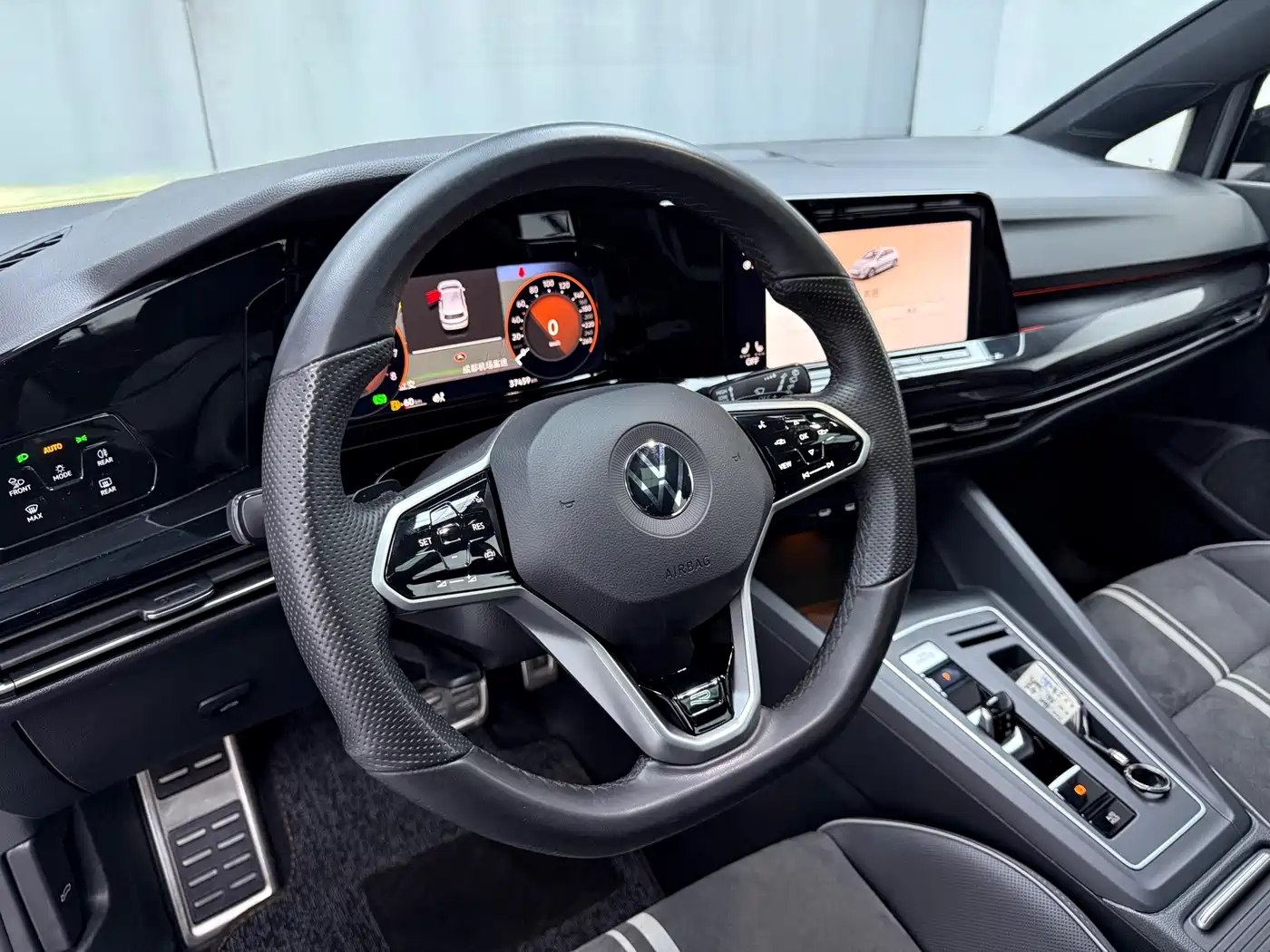 Volkswagen Golf 2023 Model 280TSI DSG R-Line фото 8